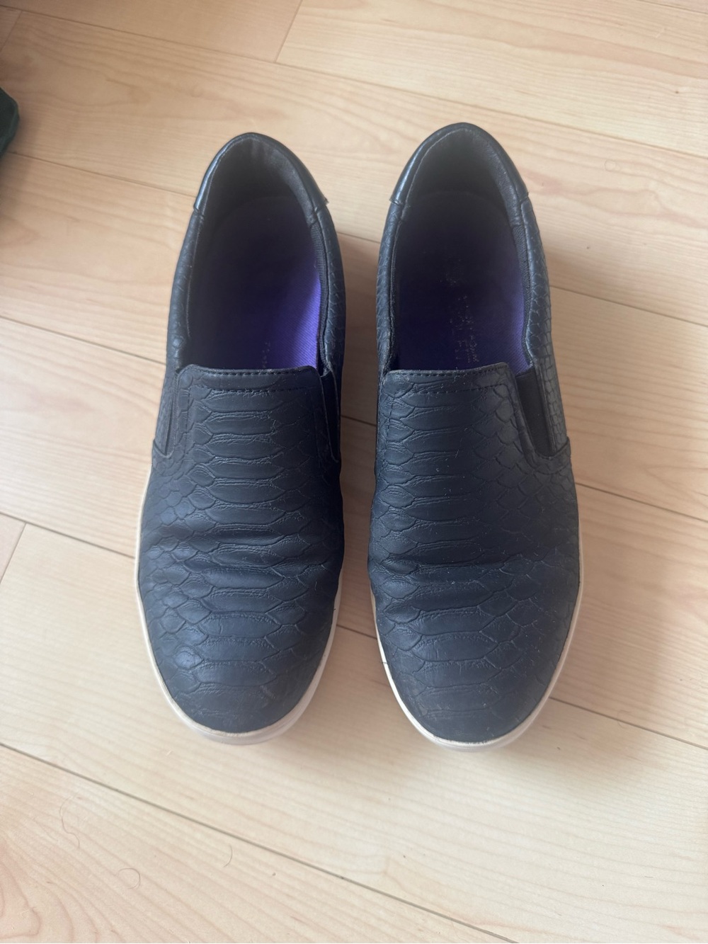 Dr. Sholl’s Slip-On Women’s Madison Sneakers in Black